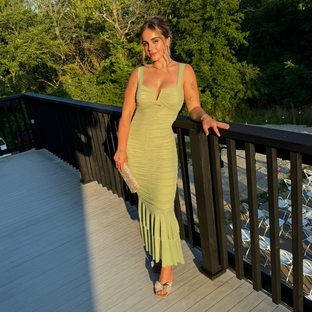 Elegant Green Sleeveless Dress